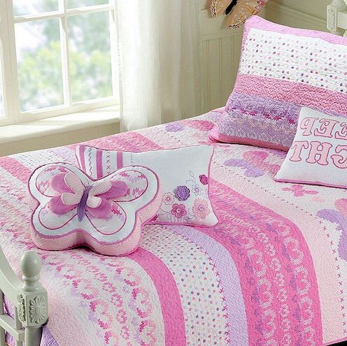Bộ đồ giường của cô gái 30 với thiết kế ngọt ngào và đáng yêu