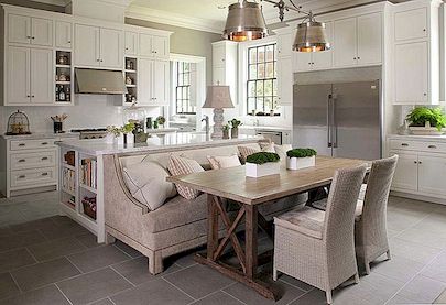 Hur ett köksbord med bänk sits helt kan slutföra ditt hem