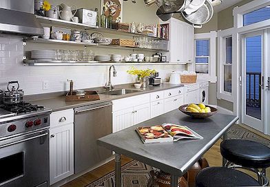 Povećana funkcionalnost kuhinje: Radni stolovi od nehrđajućeg čelika