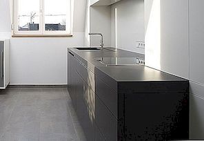 Moderní černý kuchyňský nábytek z Holzrauschu