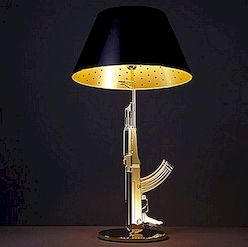 Tajanstvena stolna svjetiljka za pištolj