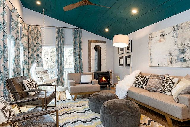10 obývacího pokoje, které se mohou pochlubit tealovou barvou
