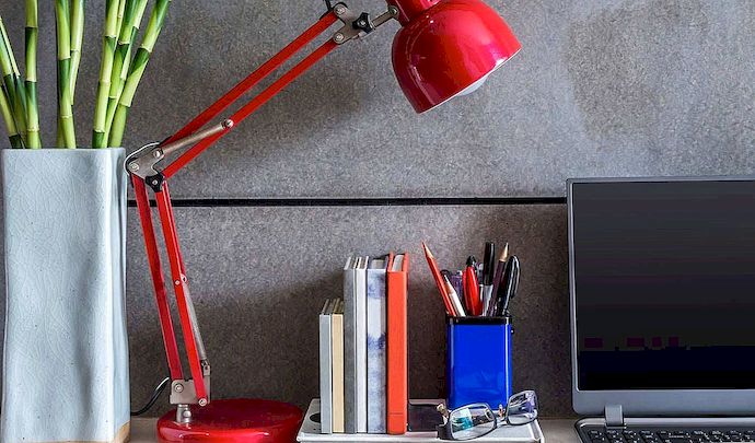 20 Cubicle Decor-ideeën om uw kantoorstijl zo soepel mogelijk te laten werken