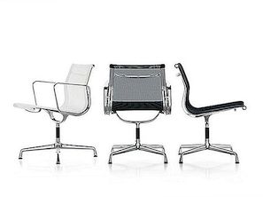Een moderne stoel van Charles & Ray Eames