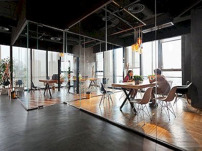 Modernus biuras ignoruoja stereotipus naudodamas originalų dizainą
