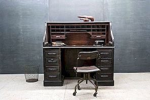 De elegantie van de jaren 1890 gedemonstreerd in de Quartermasters Vintage Desk
