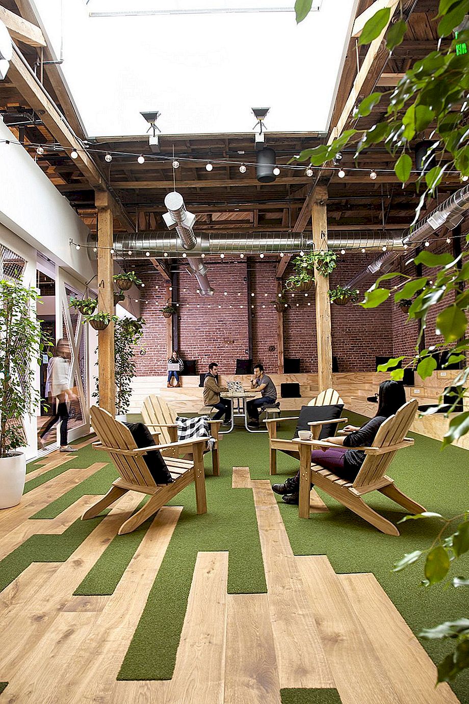 The GitHub HQ có quán bar và quán cà phê thay vì văn phòng