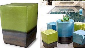 Barevné keramické stoly a stoličky