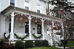 Porches and Patios Dressed for Christmas: Ideas and Inspiration