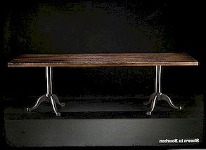 Nedokončený dřevěný dvojitý stůl