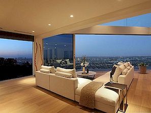Ett lyxigt hem i Kalifornien med panoramautsikt över staden och havet