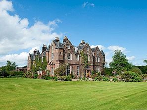 Brads Pits un Angelina Džolija iznomāja 16. gadsimta īpašumu Skotijā