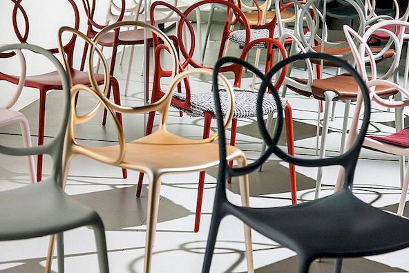 32 moderních jídelních židlí připravených k prohlášení
