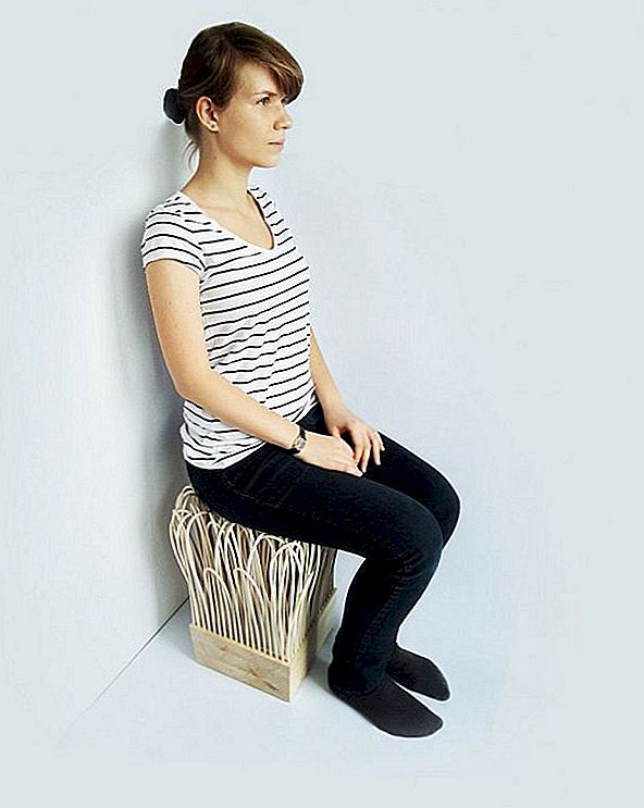 Kėdė pagaminta su rotango krepšeliais, kurių svoris mažesnis nei 1 kg