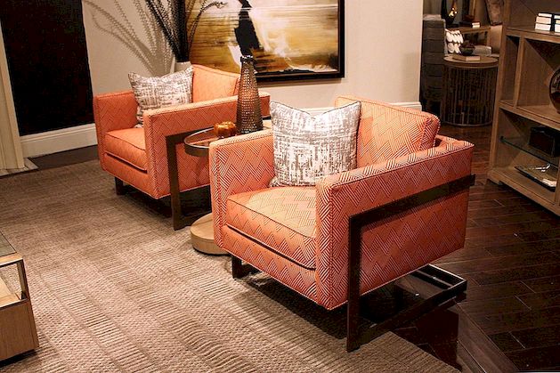 Επιλέξτε μοντέρνες καρέκλες για να τροφοδοτήσετε την κομψότητα στην τραπεζαρία σας