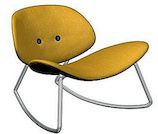 Κίτρινη κουνιστή καρέκλα
