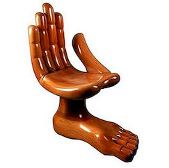 Handstol med fot av Pedro Friedeberg