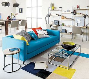 Komforni kauč u plavoj boji