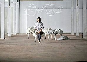 Unikátní cloud stolička Studio Joon a Jung